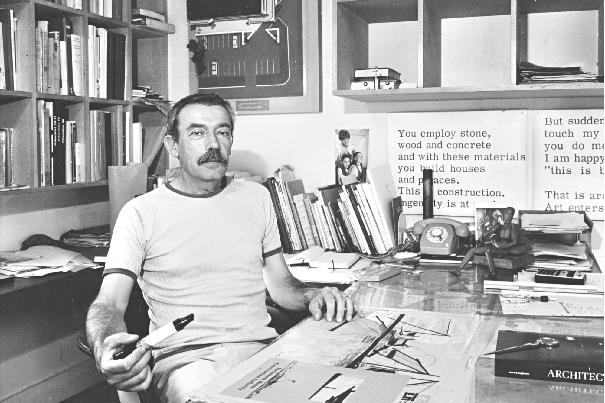 RICHARDS Ted Enrico Taglietti in studio 1985 C Taglietti Family Archive 