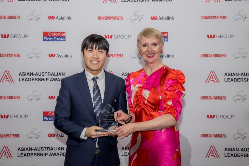 Tony Luo awarded Government and Public Sector Award at the 2024 Asian Australian Leadership Awards Ceremony